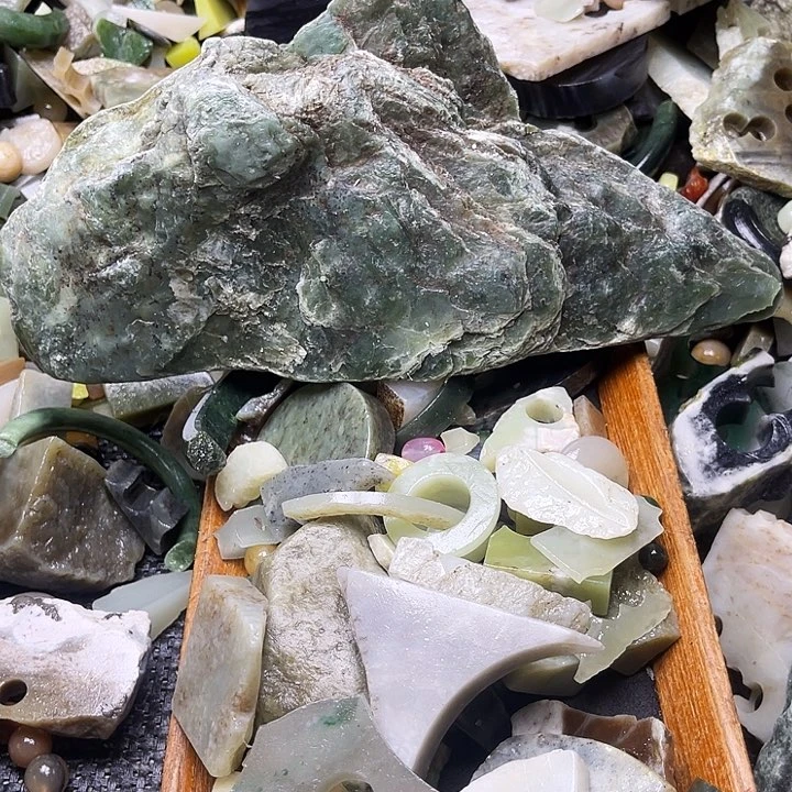 和田玉（糖玉）未镶嵌珠宝半成品后*人