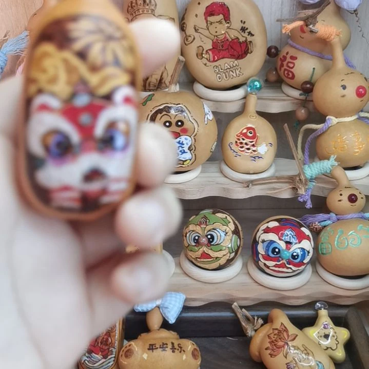 石膏制品醒狮金条葫芦。。。。