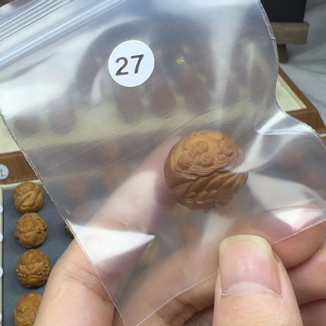 鬻***熋吊坠猴头核桃重工大鹏。 27