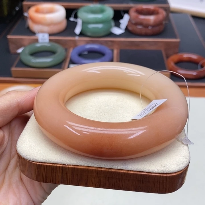 *****石英质玉未镶嵌手镯