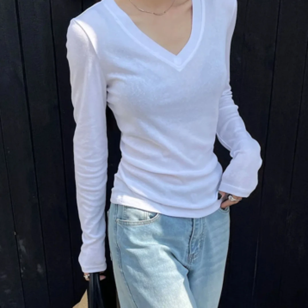 【闰熙】9098V领长袖T恤微透无侧缝打底衫时尚百搭白色