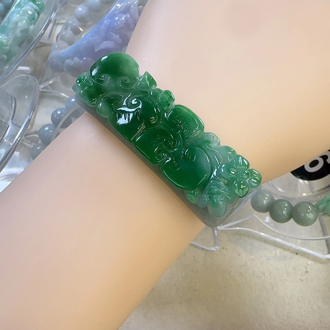 翡翠未镶嵌颈饰手牌5662