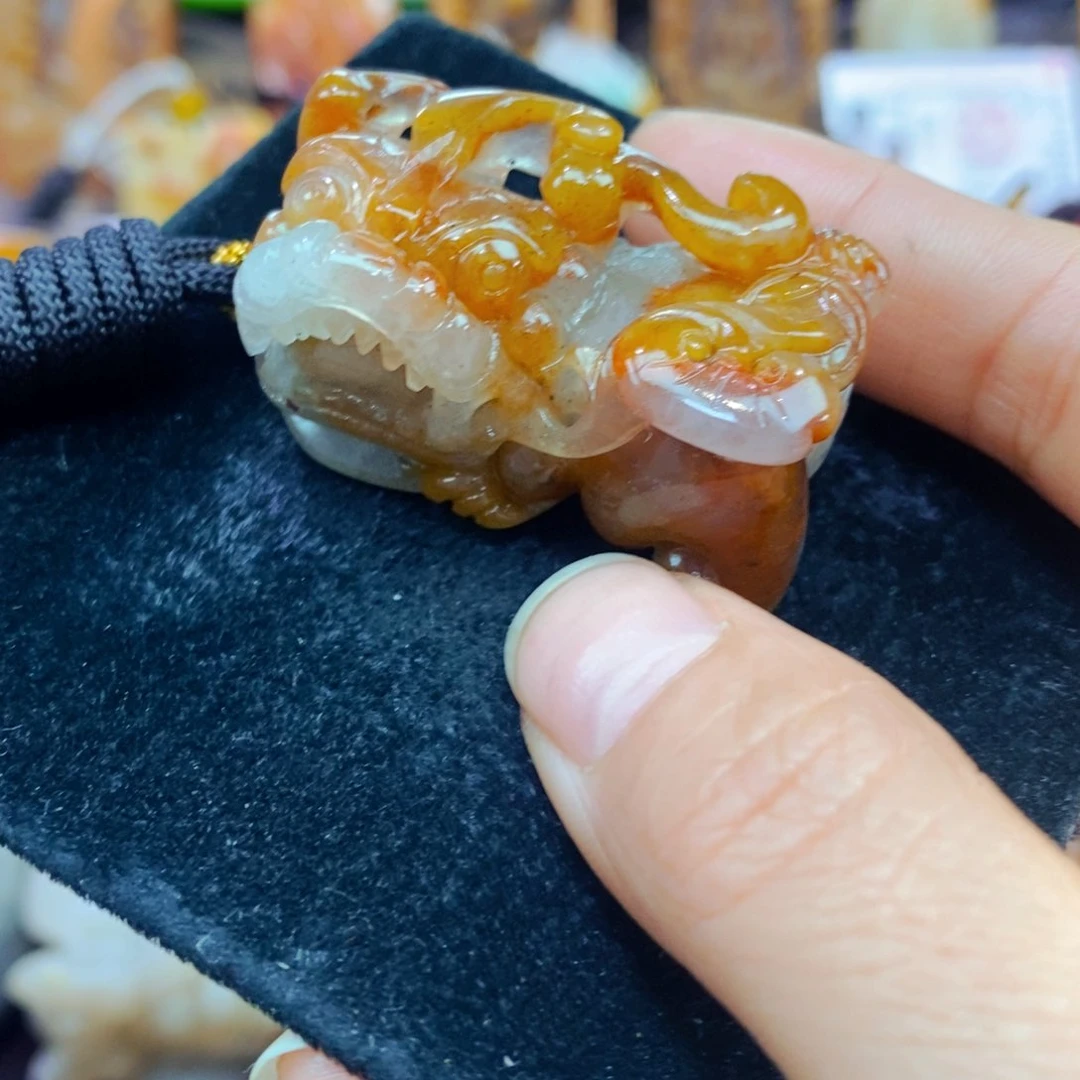 未镶嵌石英质玉（黄龙玉）吊坠(不含链)