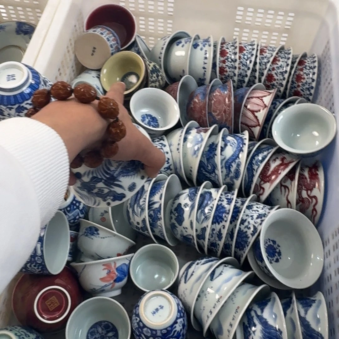 陶摆件青花鱼藻纹大压手