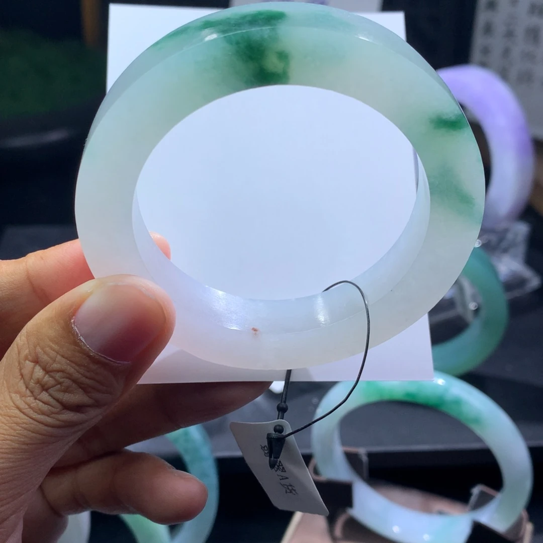 未镶嵌翡翠手镯定制翡翠