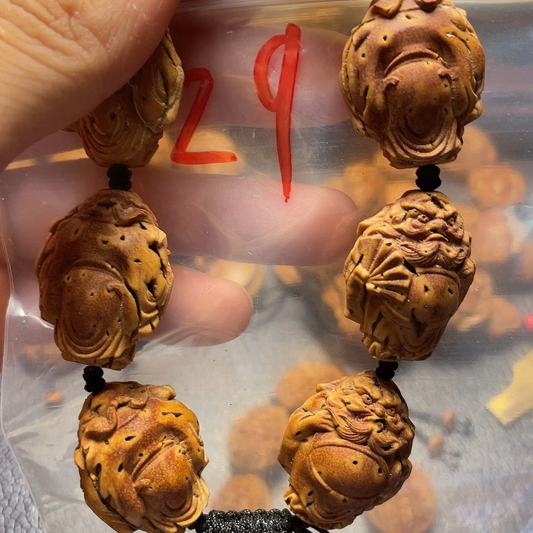 大桃核雕刻瑕疵钟馗
