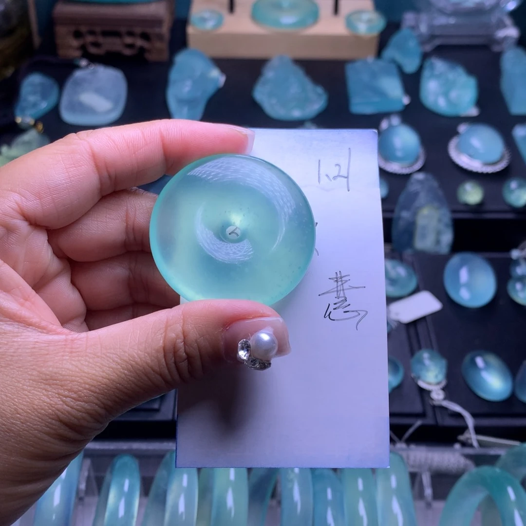 蛇纹石玉吊坠未镶嵌