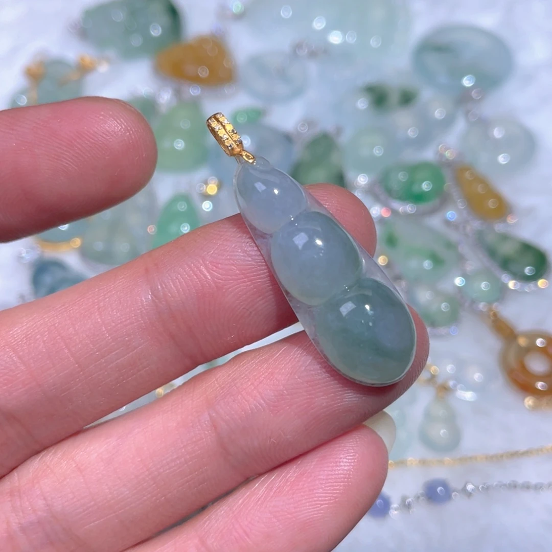 翡翠18K金镶嵌颈饰翡翠