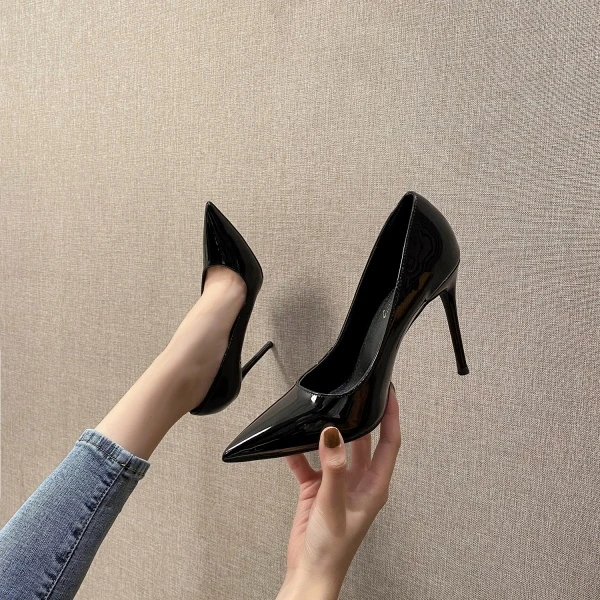 2025新款百搭高跟鞋女6厘米细跟尖头浅口漆皮性感网红裸色单鞋