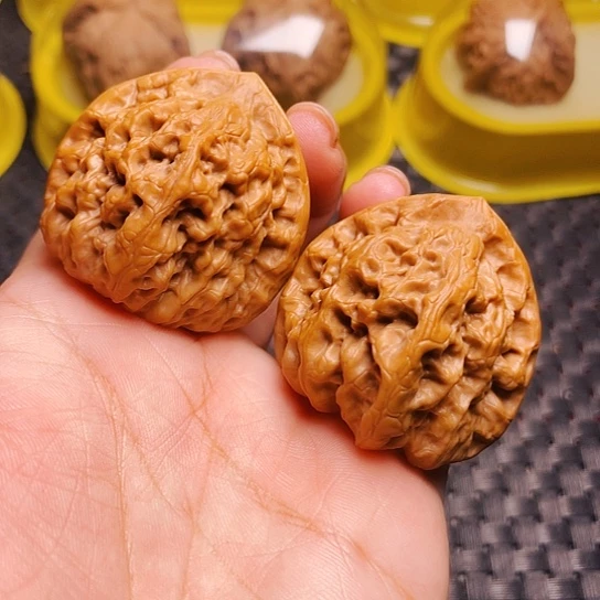 文玩核桃佛度一对