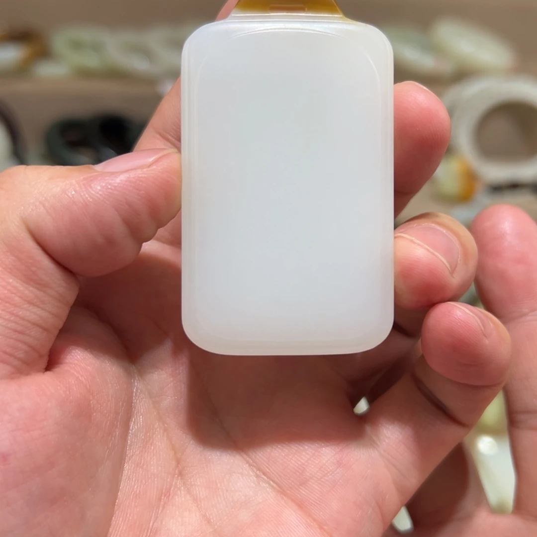 叁****颈饰未镶嵌和田玉