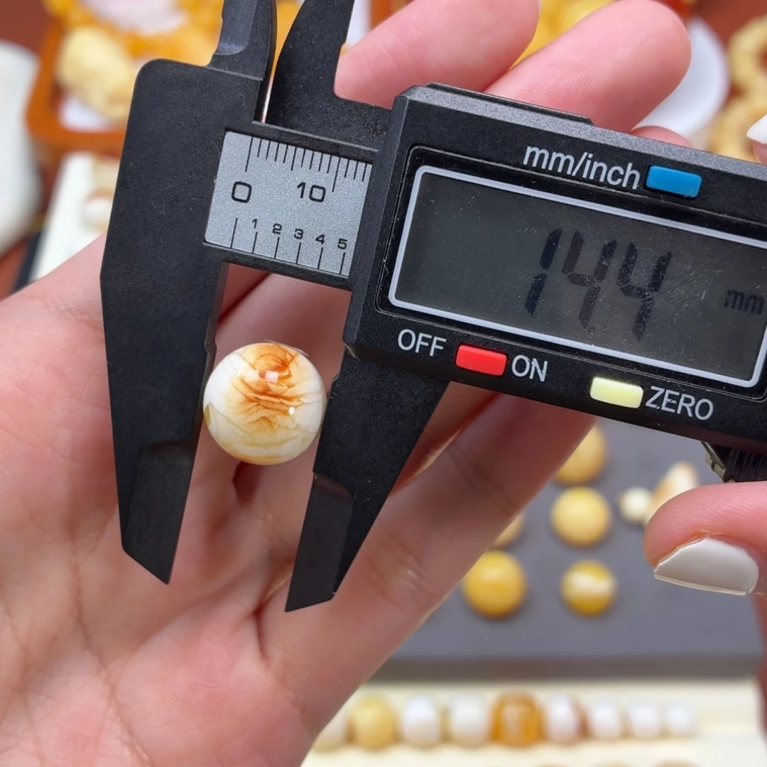 琥珀未镶嵌珠宝奇石乌料沁白虎皮纹圆珠14mm