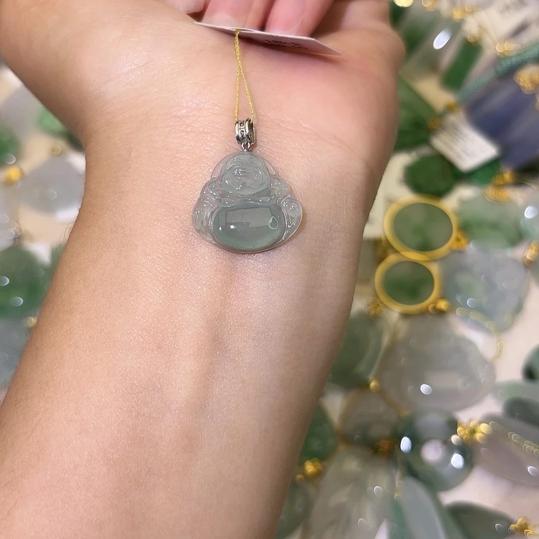 潼***容翡翠18K金镶嵌颈饰佛公