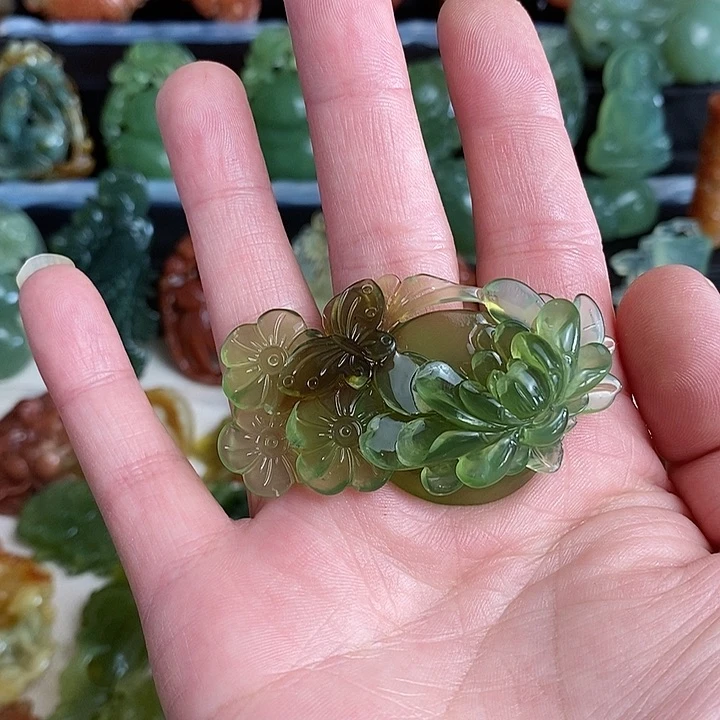 未镶嵌蛇纹石玉颈饰唯*Z