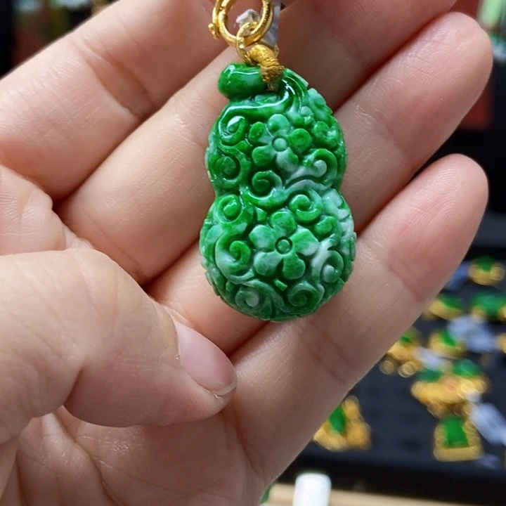 翡翠未镶嵌颈饰吊坠