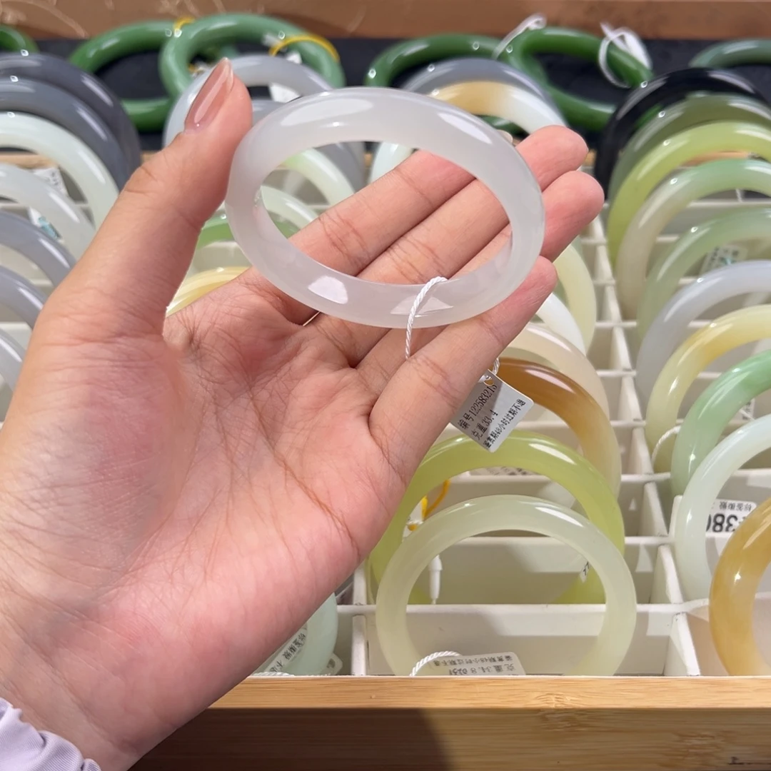 和田玉未镶嵌手镯有微瑕