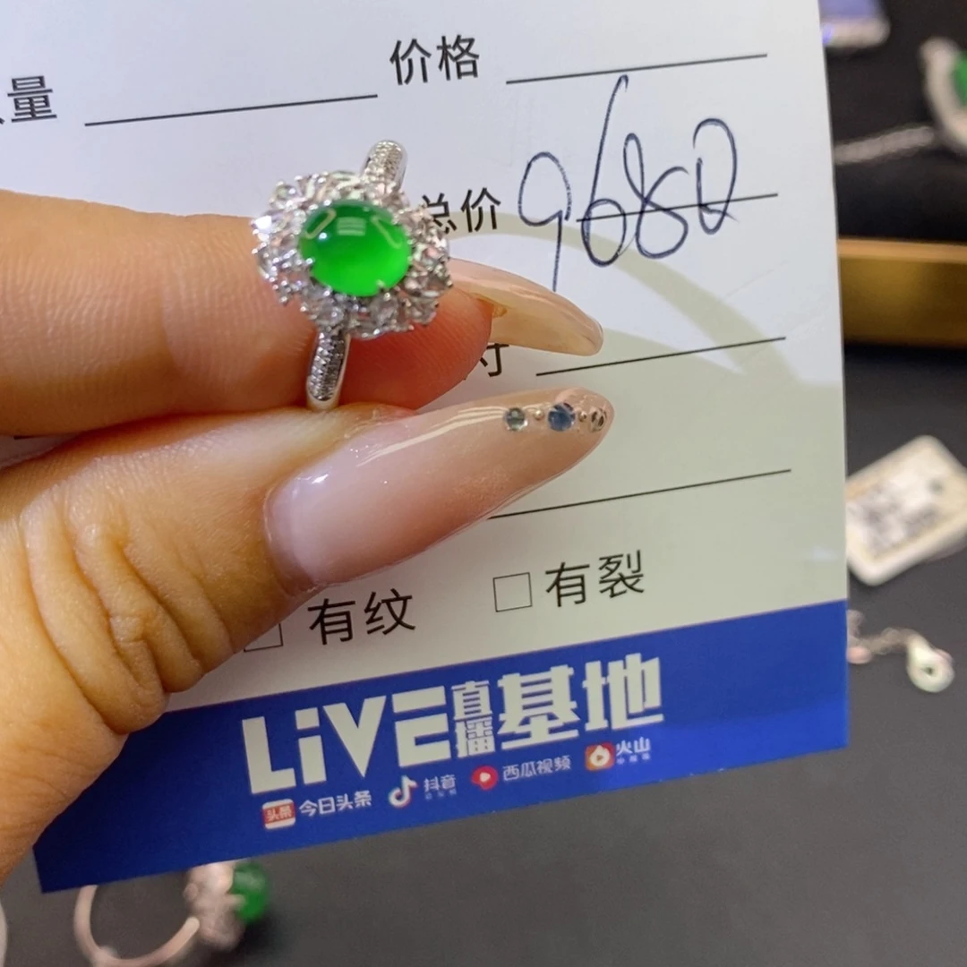 禅***艺颈饰18K金镶嵌翡翠基地发货 假一赔三