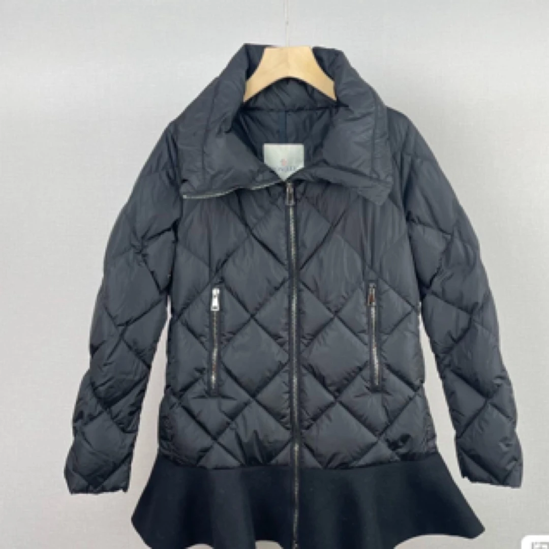 99新 MONCLER MONCLER荷叶边短款羽绒服/1码/A02206