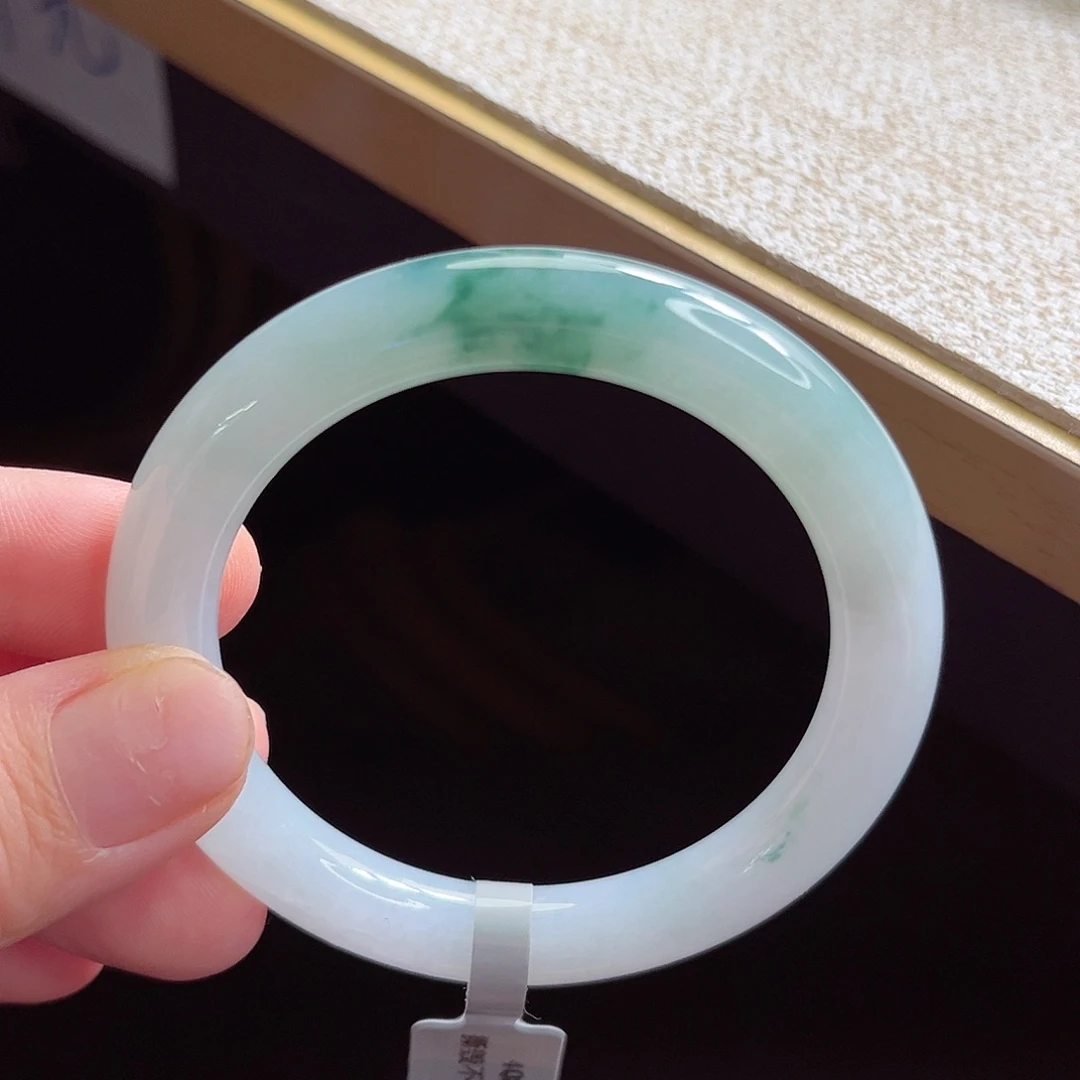 翡翠手镯未镶嵌手镯