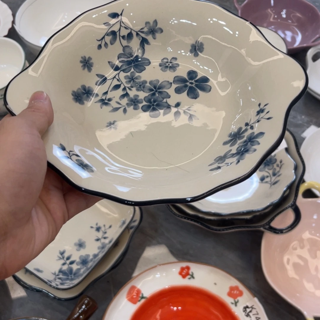 陶瓷微瑕餐具介意勿拍，满18飞！