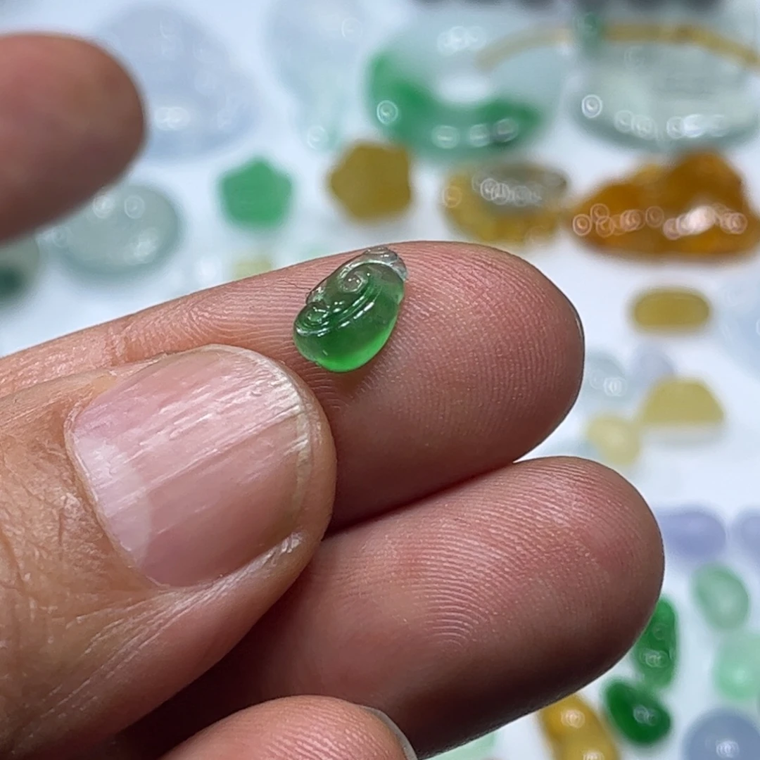 定制翡翠未镶嵌如意