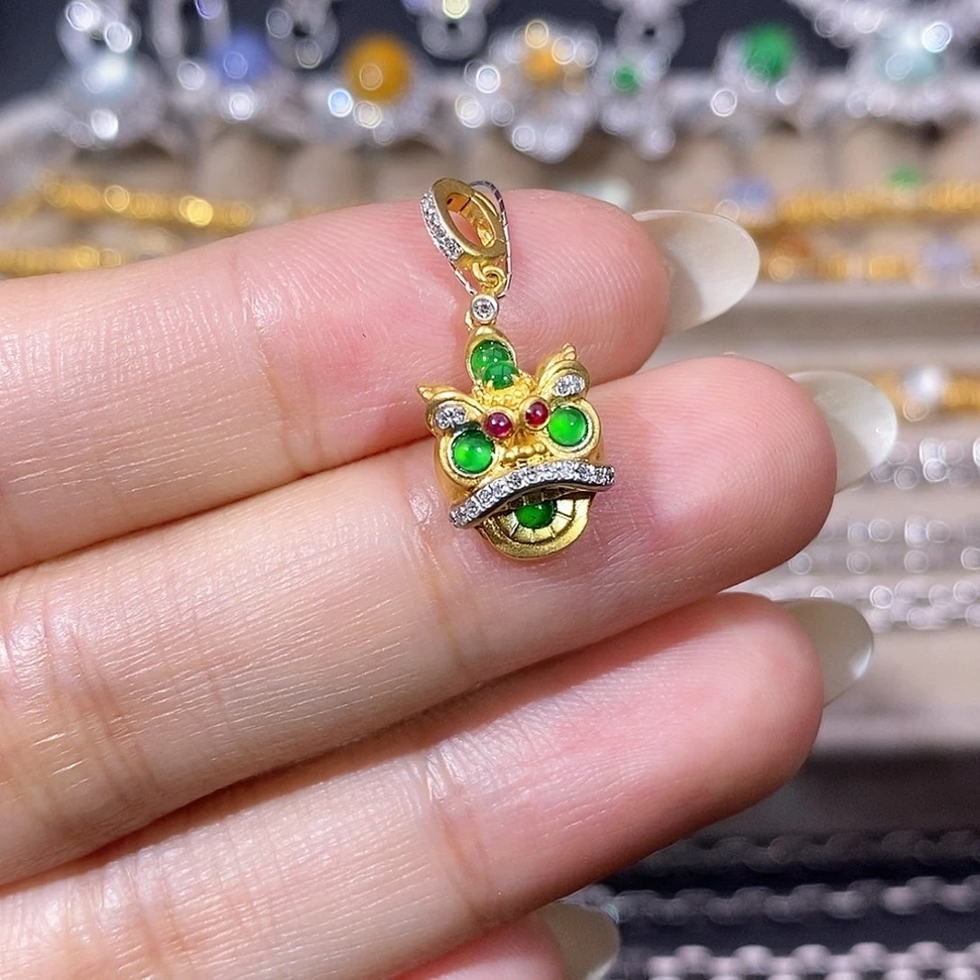 翡翠18K金镶嵌颈饰吊坠