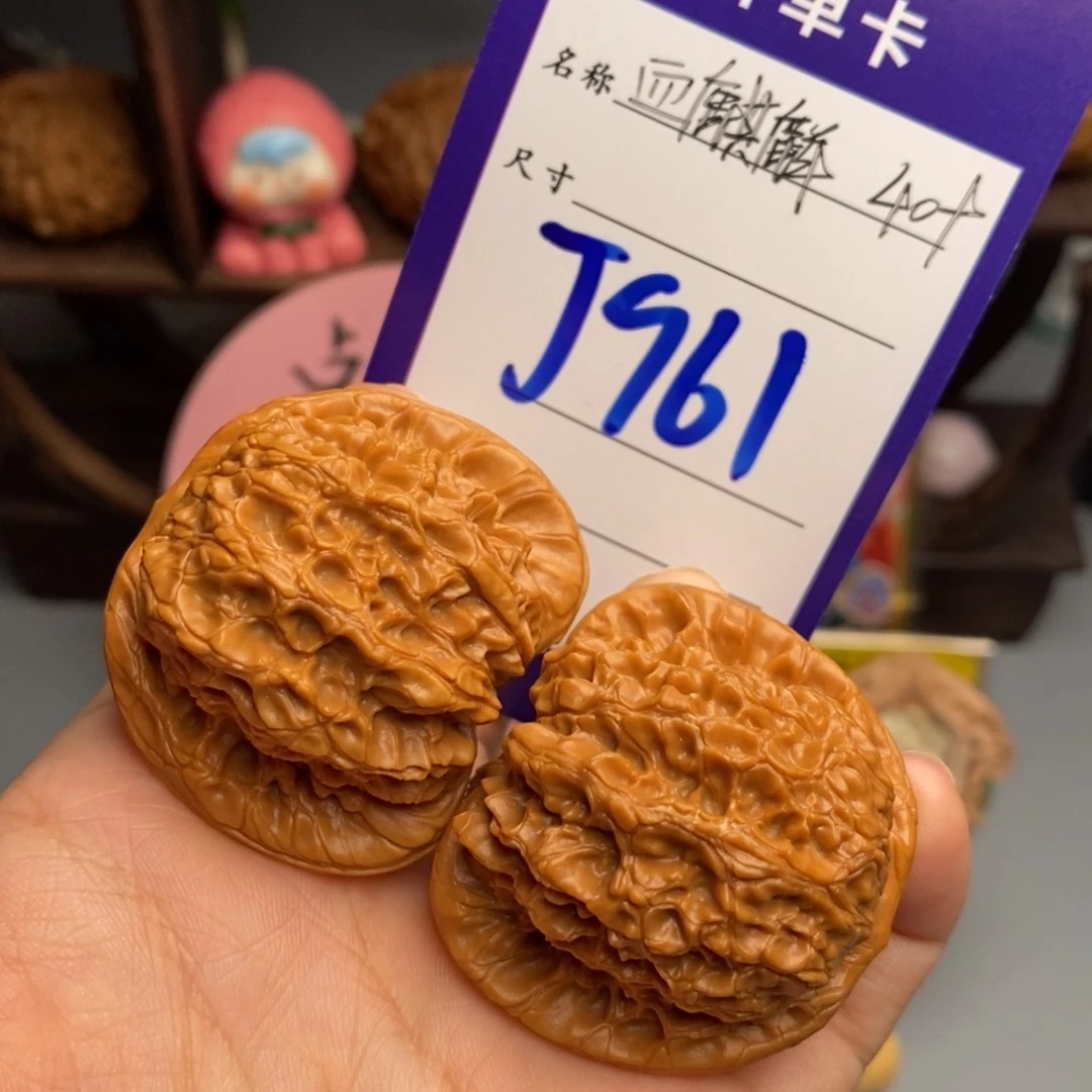 文玩核桃吊坠血麒麟40