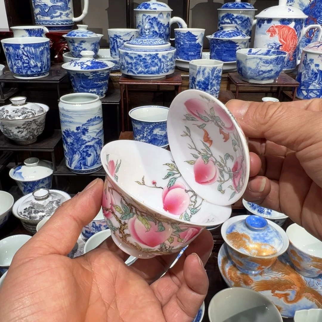 十八桃粉彩盖碗盖碗