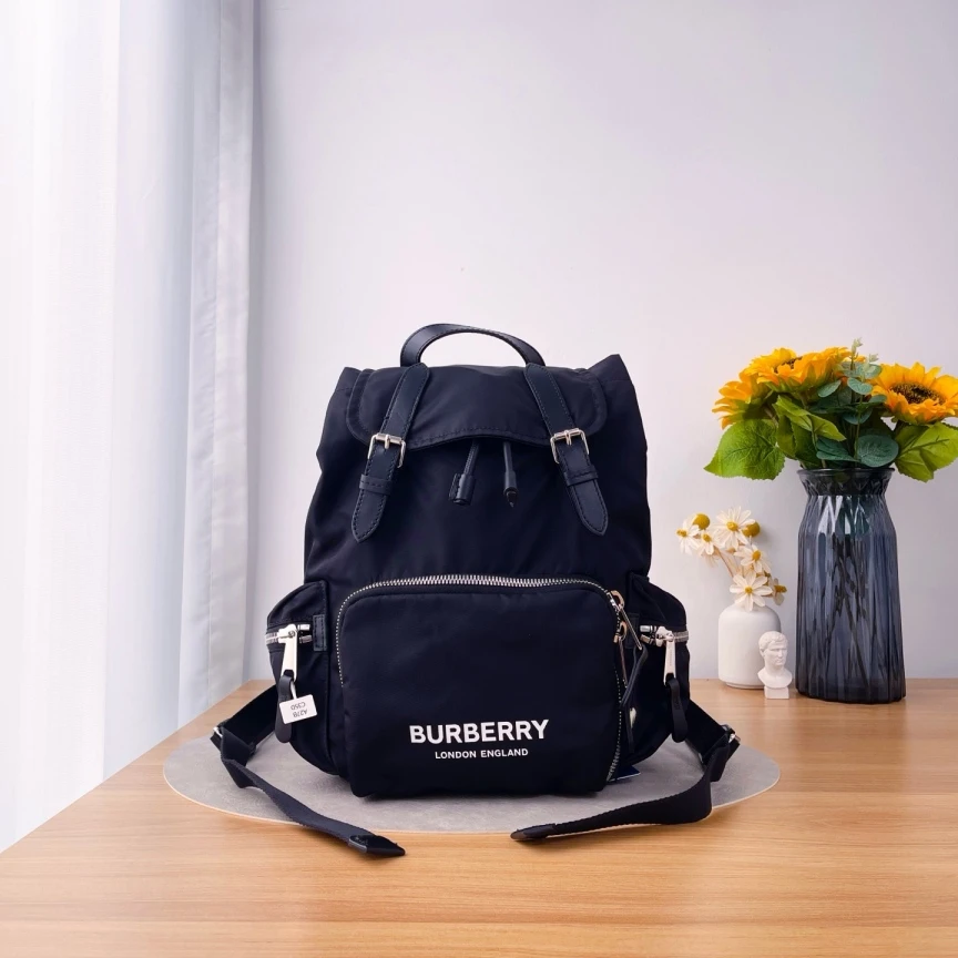 95新 BURBERRY/博柏利 抽绳双肩包/3799