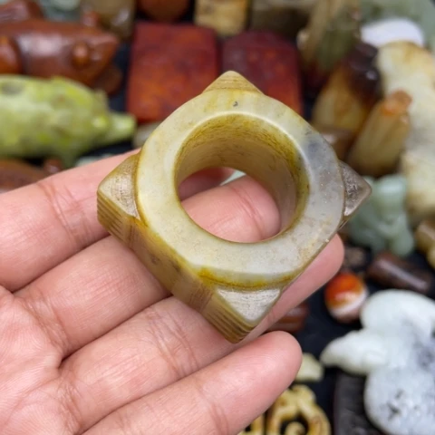 蛇纹石玉未镶嵌颈饰50