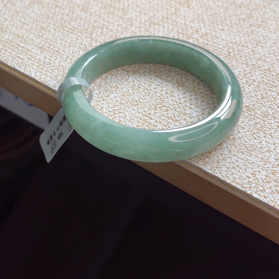 翡翠手镯未镶嵌手镯