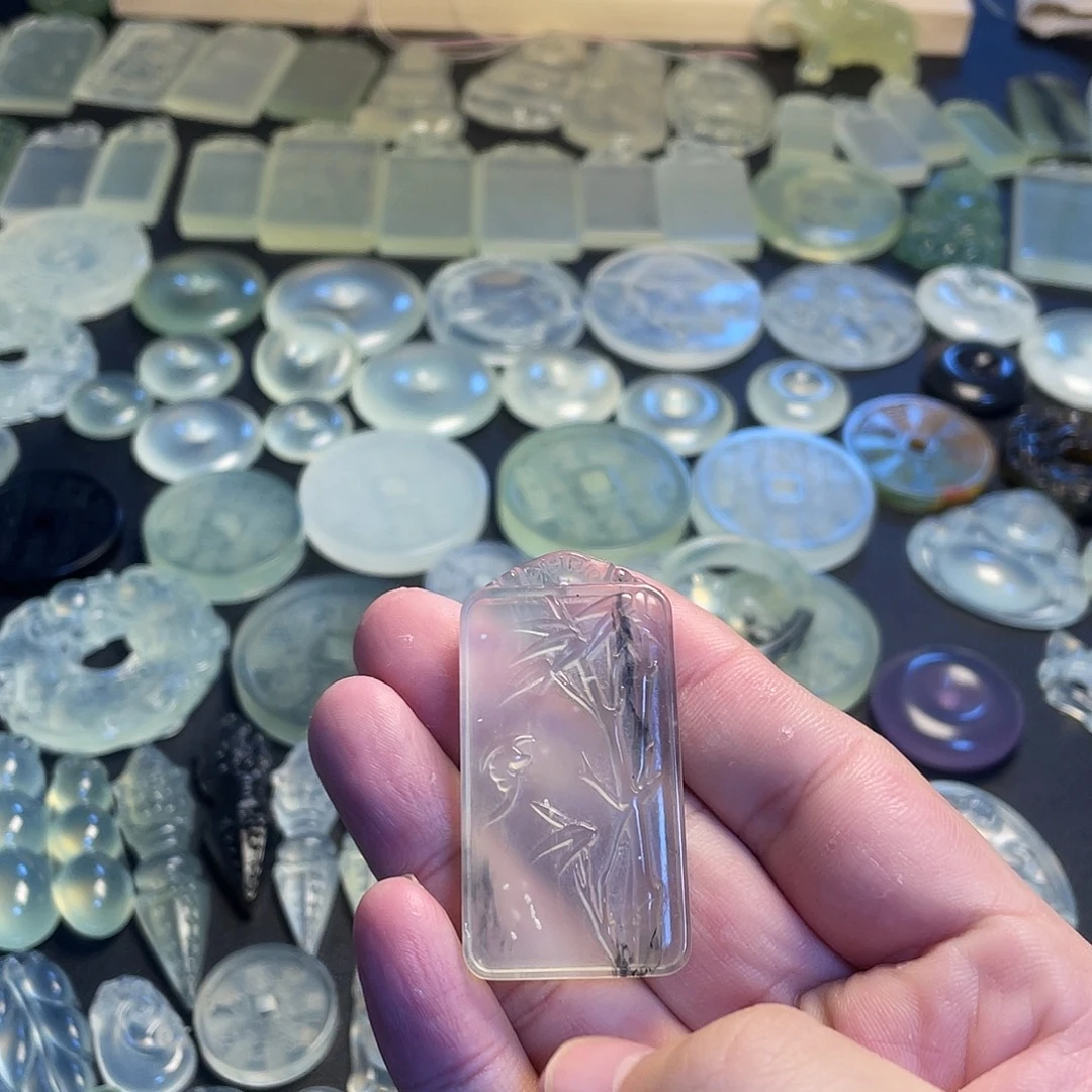 岫玉未镶嵌颈饰竹子