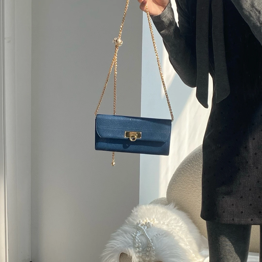 95新 FERRAGAMO/菲拉格慕 菲拉格慕深蓝色淡金色扣链条包