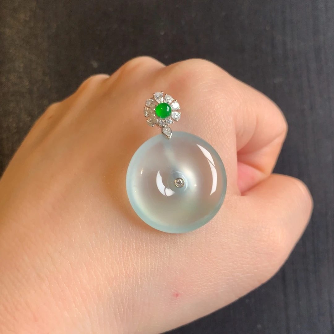 翡翠颈饰18K金镶嵌天然翡翠