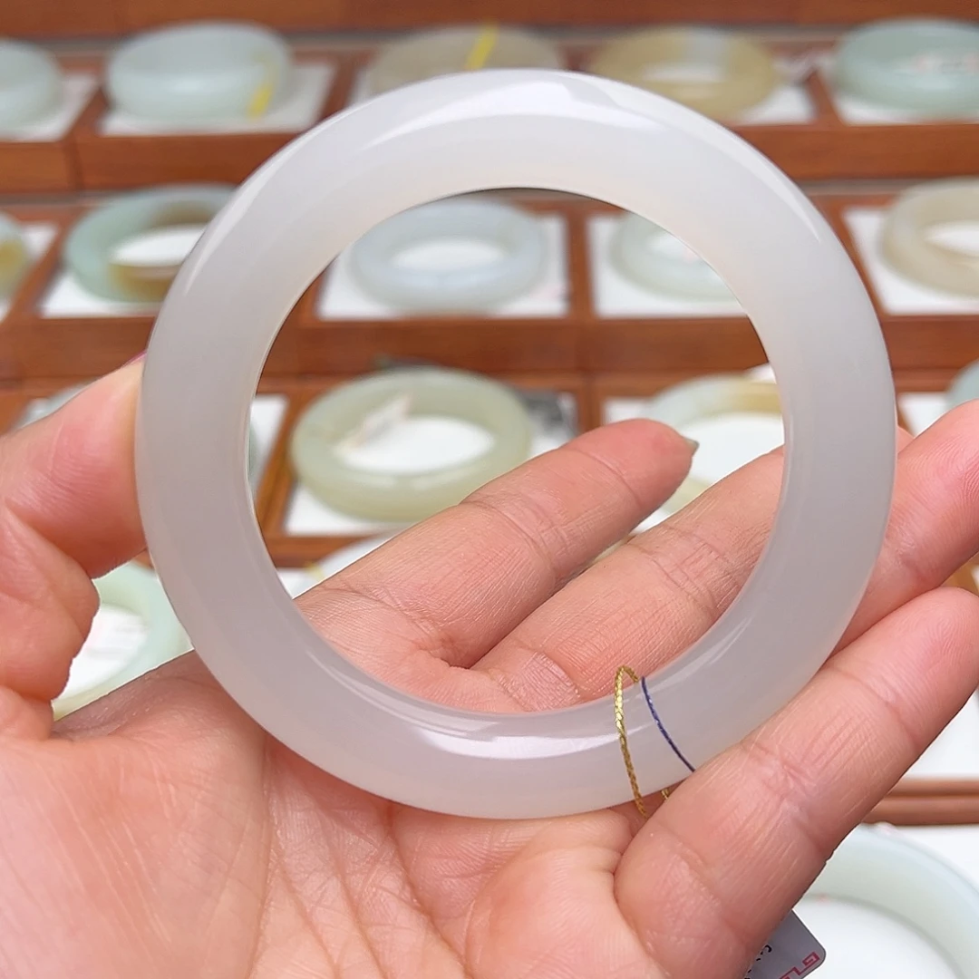 和田玉手镯未镶嵌56.9