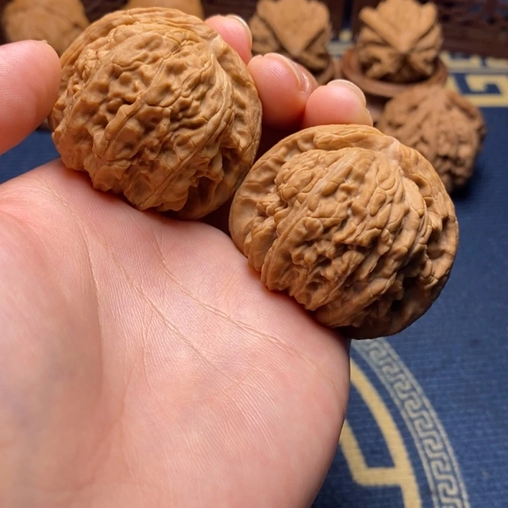文玩核桃把件白狮子