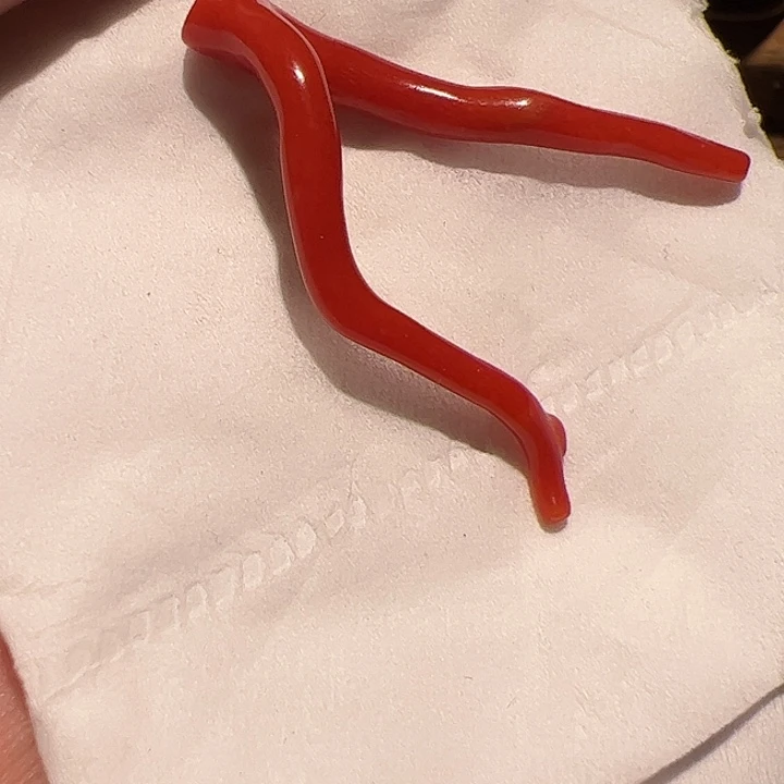 玻璃颈饰在这里的