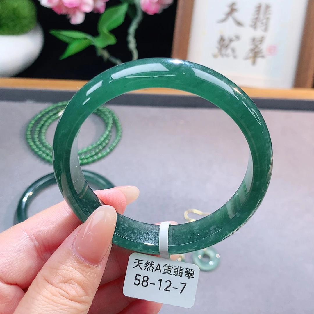 未镶嵌手镯（圆镯）翡翠