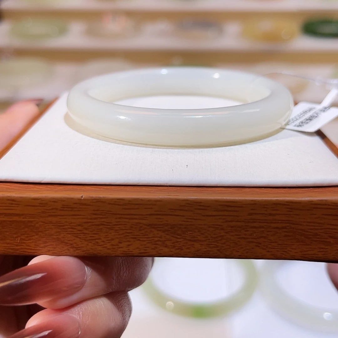 和田玉未镶嵌手镯且末白鑫