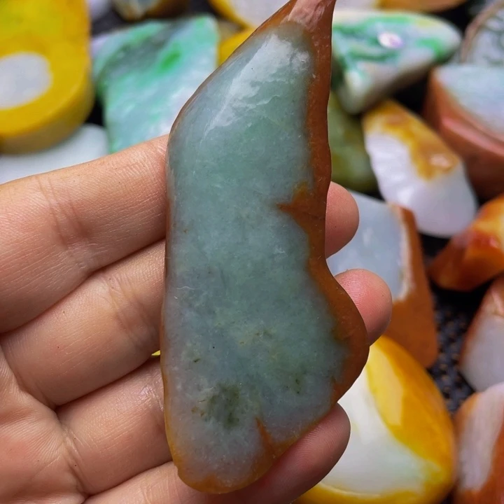 翡翠挂件未镶嵌翡翠
