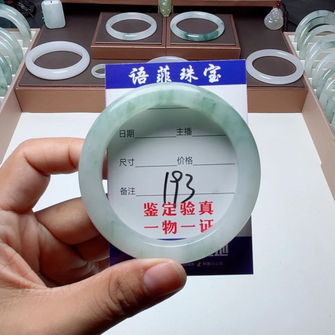 饼***饼未镶嵌手镯石英质玉