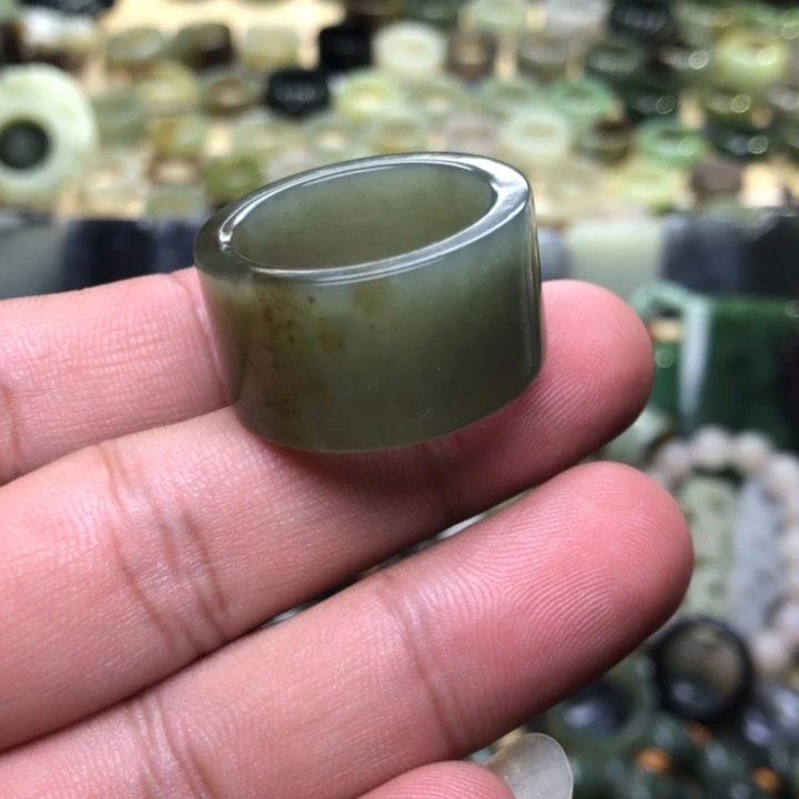 寻***办颈饰未镶嵌和田玉