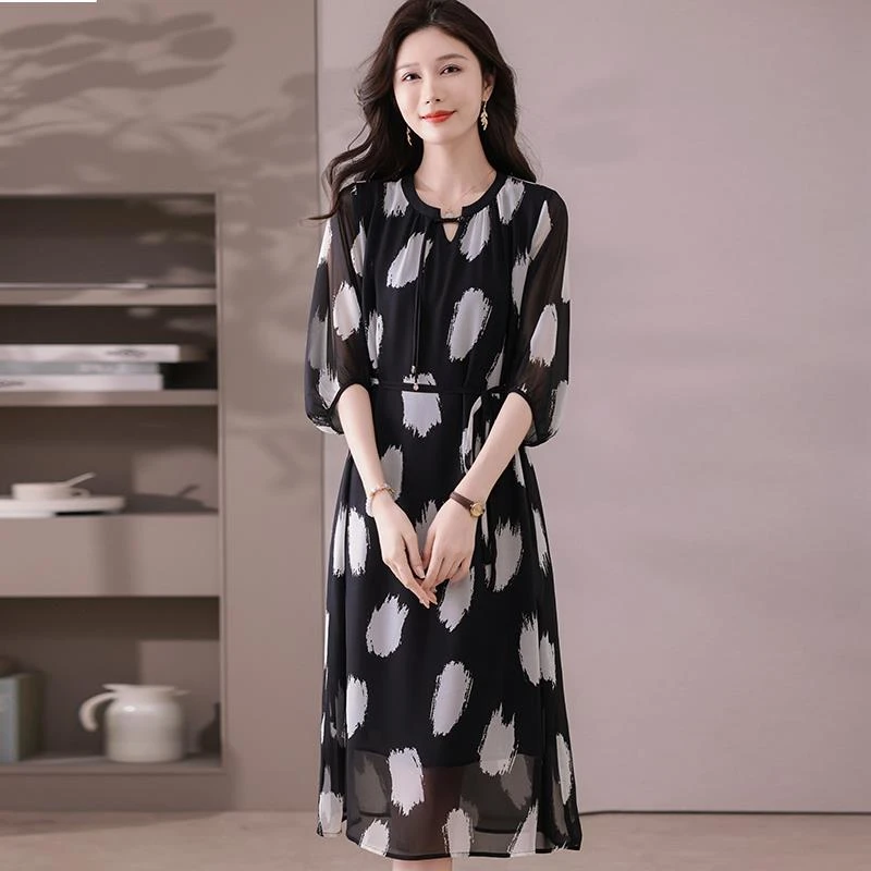 2025新款中年妈妈夏装泼墨印花中长款连衣裙洋气中老年女夏季裙子