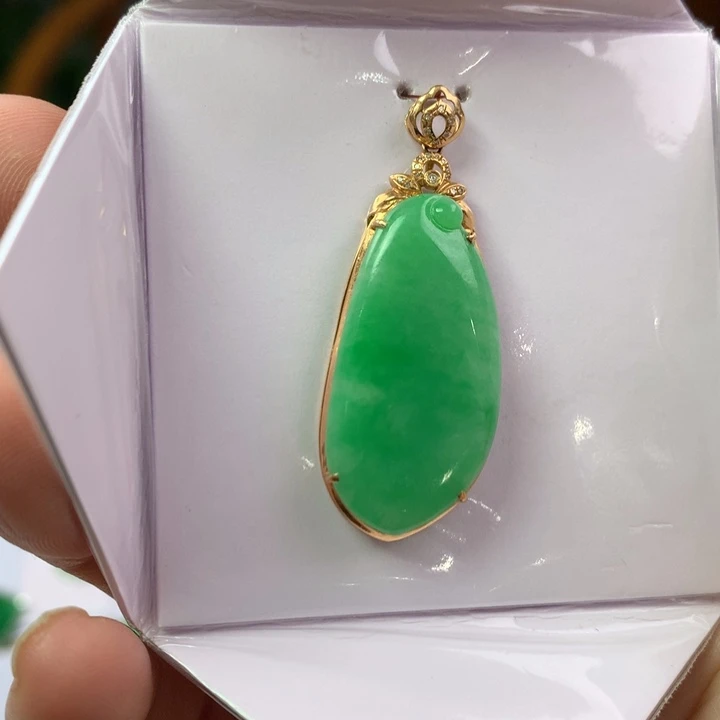 翡翠18K金镶嵌颈饰翡翠翡翠吊坠
