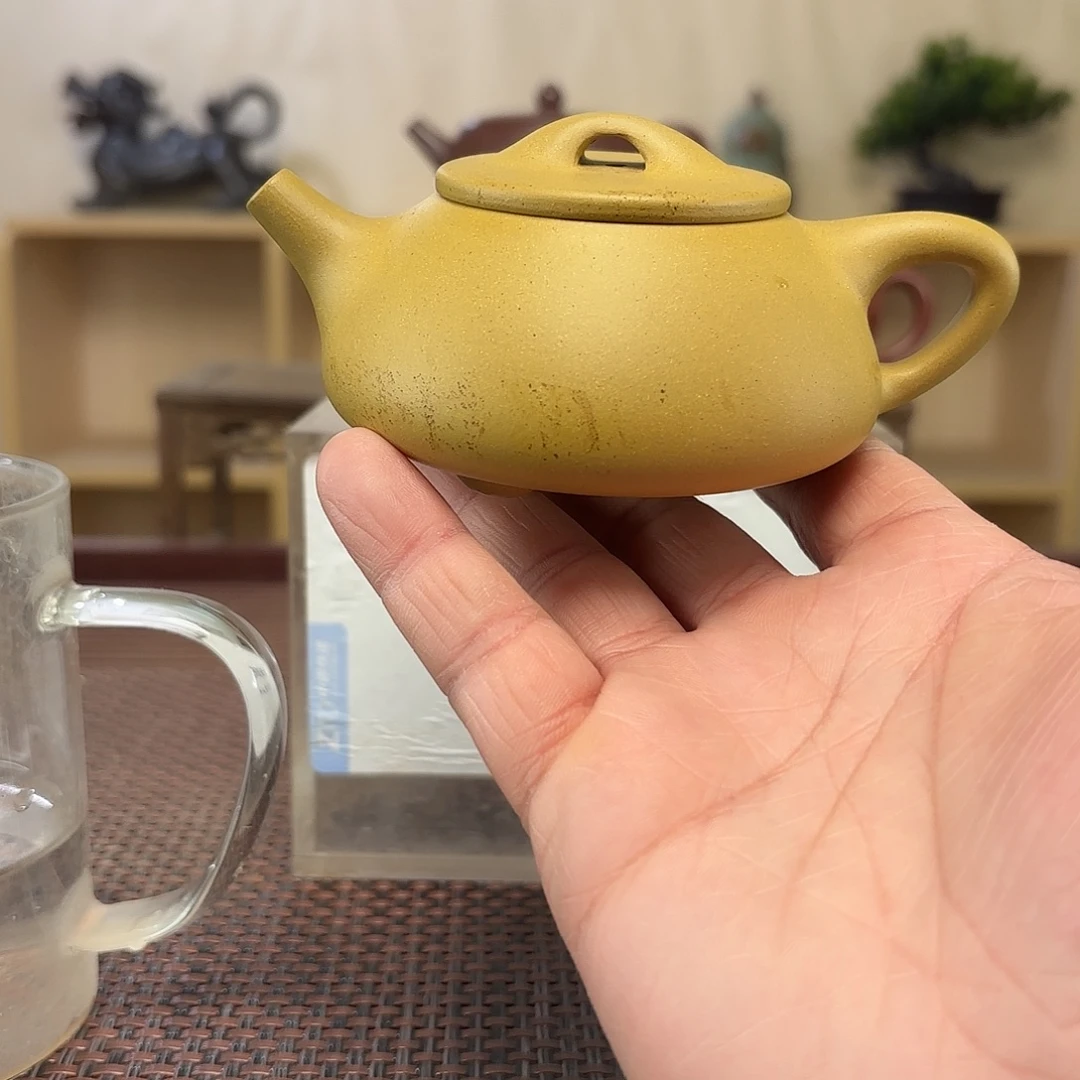 秋***)绿泥茶壶微瑕处理
