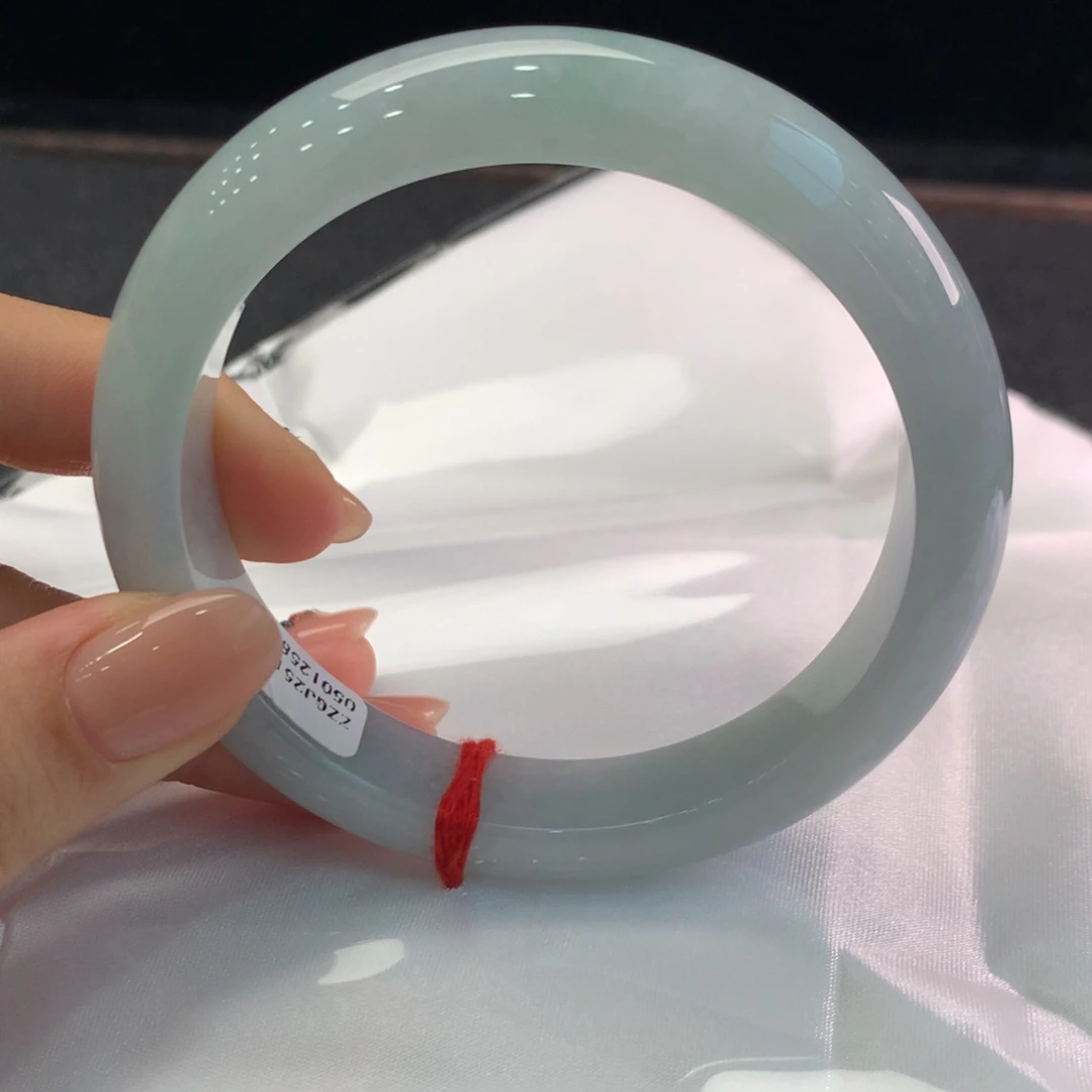 翡翠未镶嵌手镯缅甸A货翡翠 种水淡绿58 59