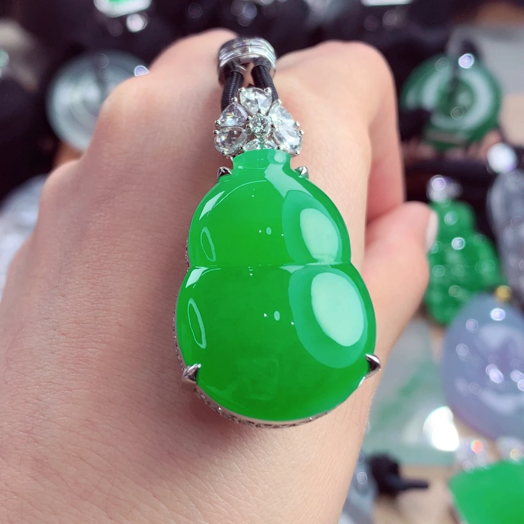 吊坠(不含链)18K金镶嵌翡翠定金10w总价咨询客服