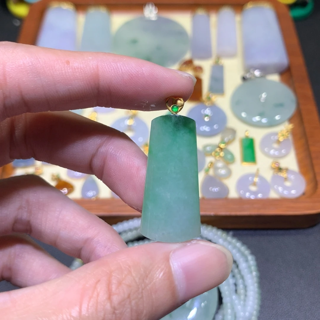 吊坠(不含链)18K金镶嵌翡翠