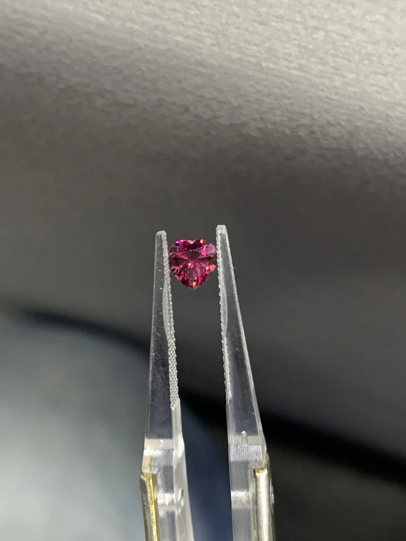 福利专拍0.6ct➕心形石榴石多样性发货一颗