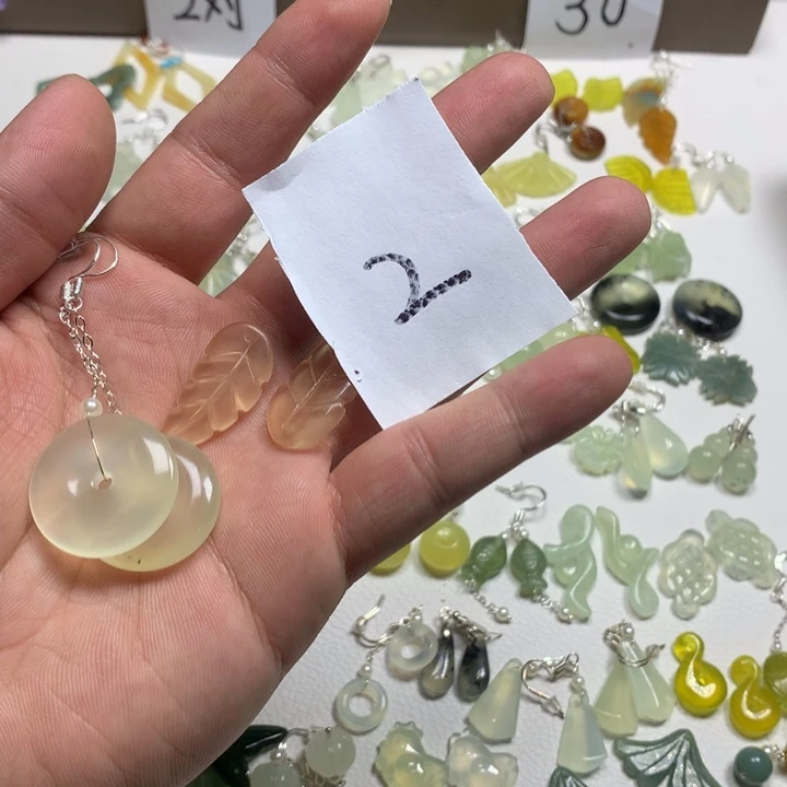 蛇纹石玉耳钉合金沐*?